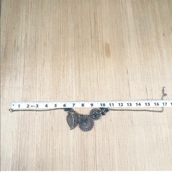 Premier Designs Silver Floral Necklace - Picture 11 of 13